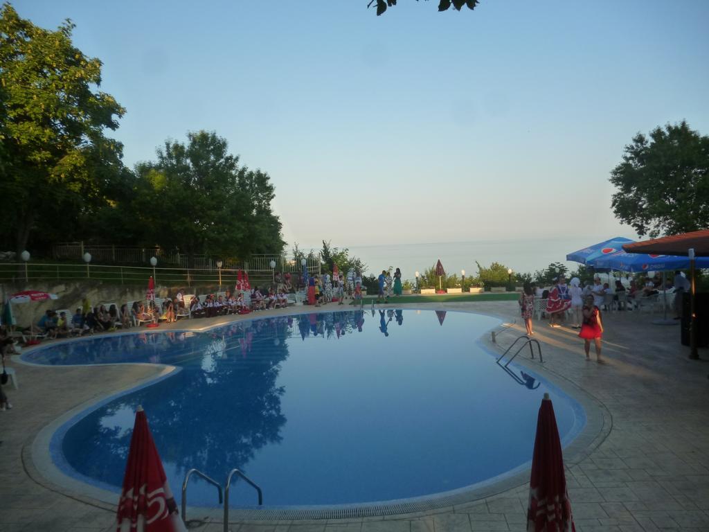 Ahilea Hotel - Free Pool Access Balchik Exterior foto