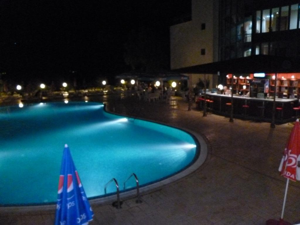 Ahilea Hotel - Free Pool Access Balchik Exterior foto