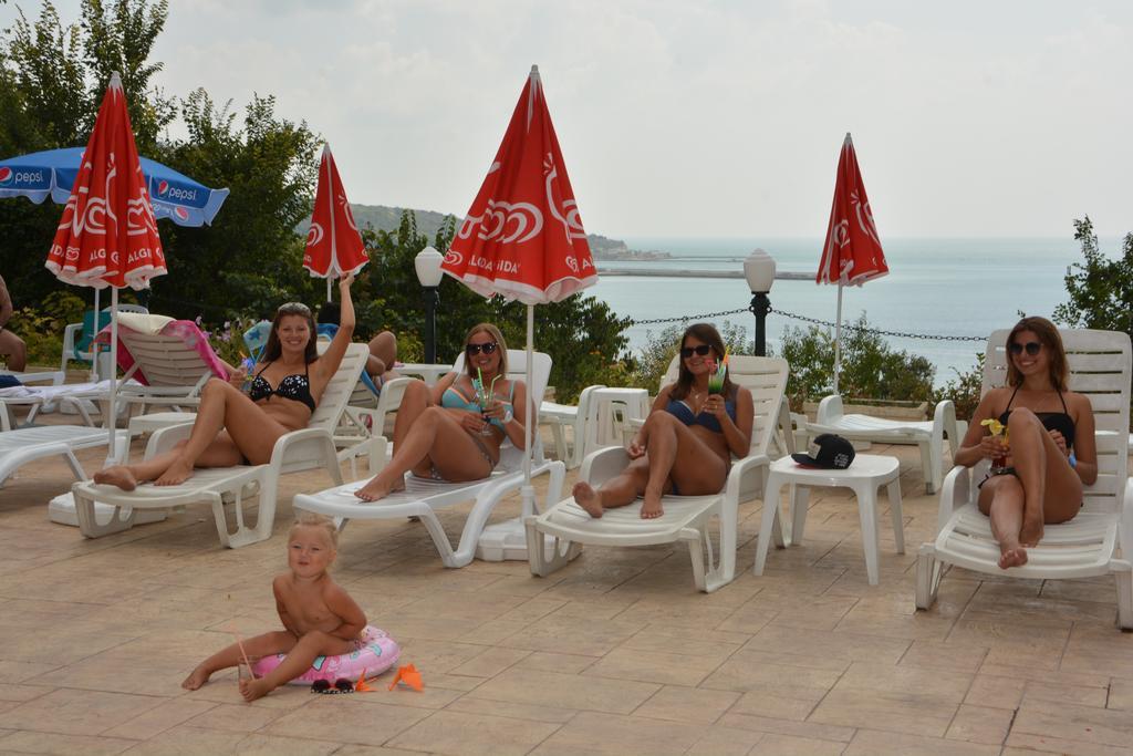 Ahilea Hotel - Free Pool Access Balchik Exterior foto