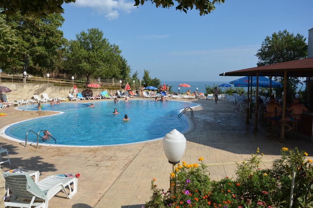 Ahilea Hotel - Free Pool Access Balchik Exterior foto